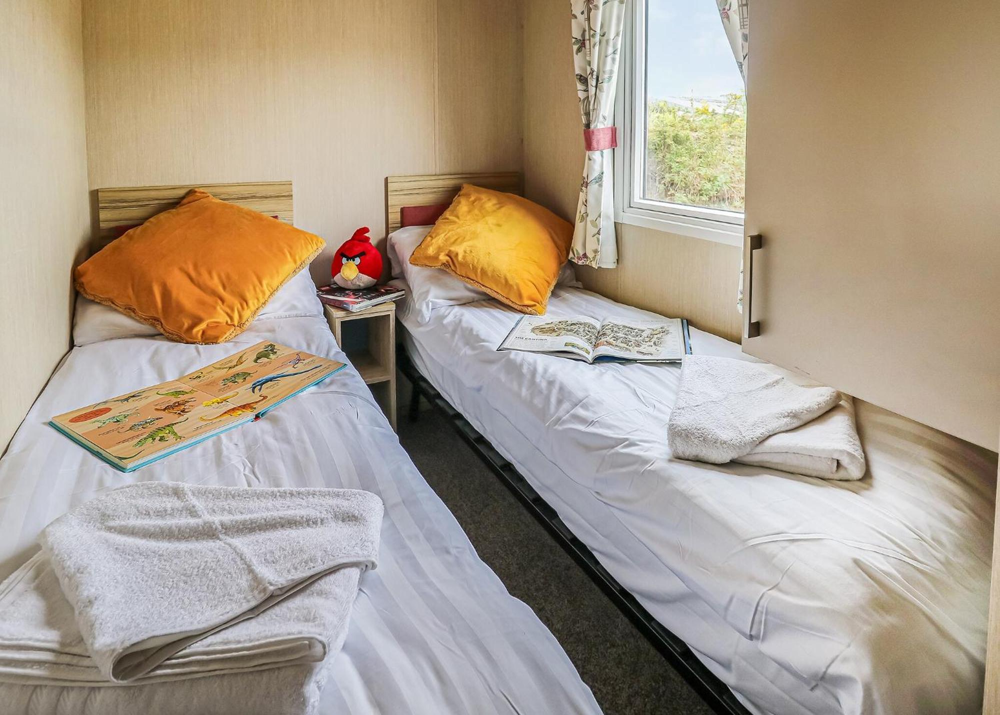 Hotel Waters Edge Leisure Park à Cardigan Extérieur photo
